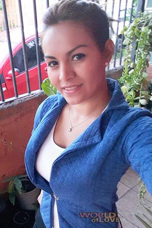 223464 - Laura Age: 36 - Costa Rica